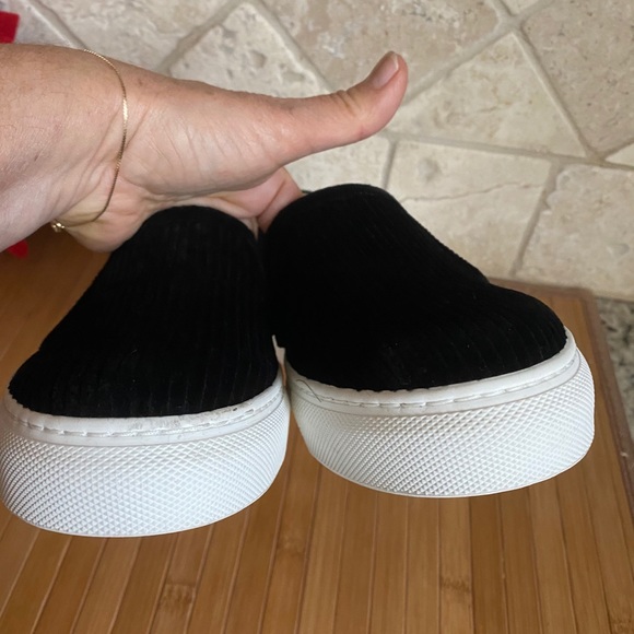 BEAUTIFUL NEW M.GEMI BLACK VELVET SLIP-ON SHOES (3) - Picture 9 of 16
